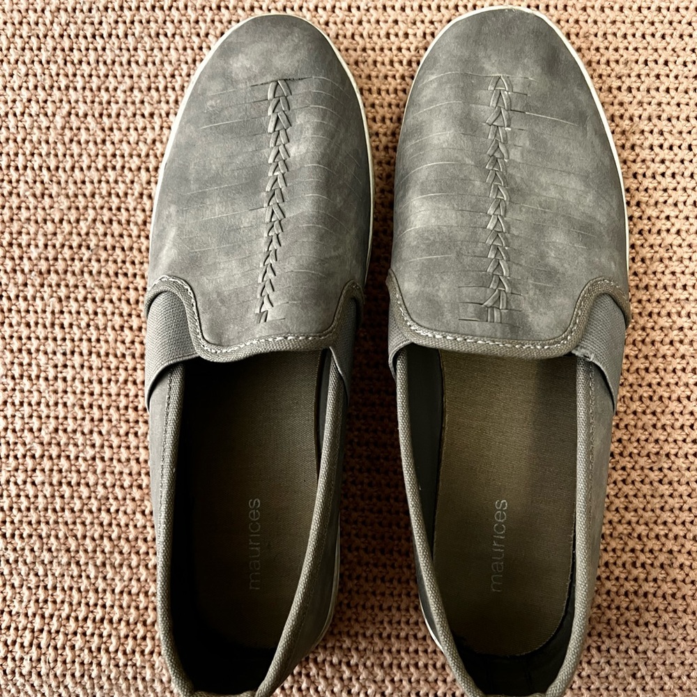 Maurice’s Grey Slide on Flat